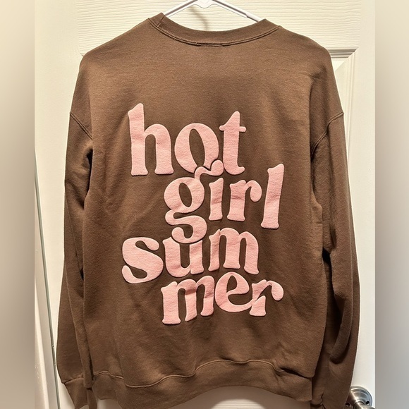 Tops - NWOT Brown & Pink “Hot Girl Summer” Crewneck